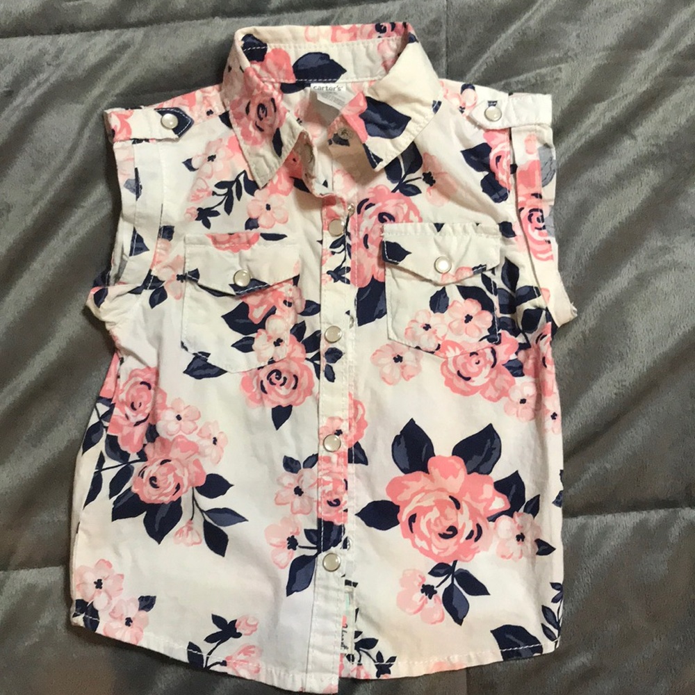 Super cute bell sleeve button up
